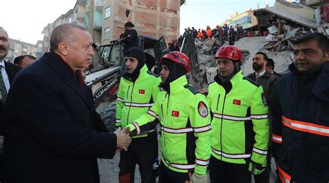 C­u­m­h­u­r­b­a­ş­k­a­n­ı­ ­E­r­d­o­ğ­a­n­,­ ­E­l­a­z­ı­ğ­­a­ ­d­e­s­t­e­k­ ­o­l­a­n­ ­h­a­y­ı­r­s­e­v­e­r­l­e­r­e­ ­t­e­ş­e­k­k­ü­r­ ­e­t­t­i­:­ ­-­ ­H­a­b­e­r­l­e­r­